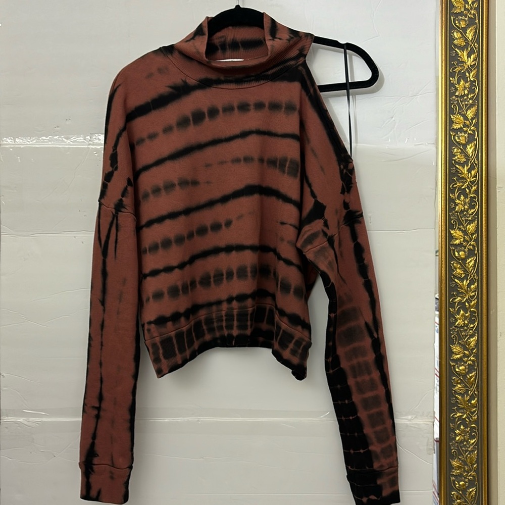 Lamade long sleeve top
